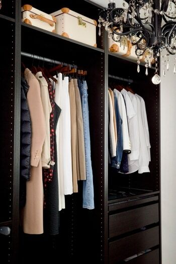 オールシーズン23着！「少ない服で美しく」暮らすために欠かせない４つの定番アイテムとは？【パリ発シンプルシックなおしゃれ】