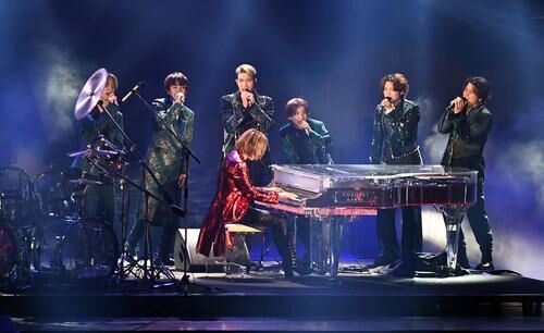 SixTONESライブにYOSHIKIサプライズ登場「東京ドームのためだけに来た」会場騒然