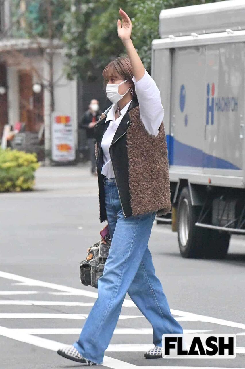 王林「道路横断するときは、手を上げる」まっすぐすぎる姿を目撃！CM出演も増加中