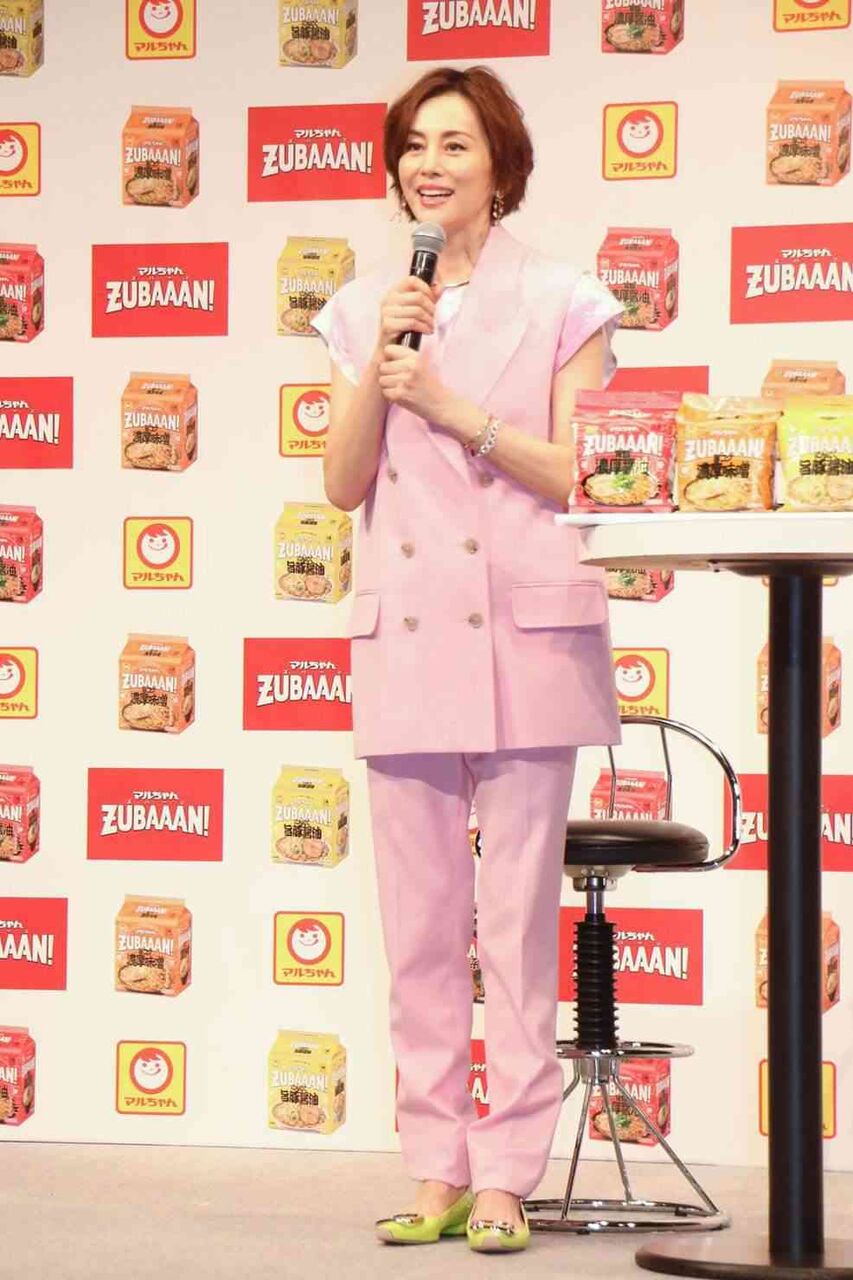 ＜米倉涼子＞ラーメンを深夜に2袋食べた　「家ではだいたいジャージ」と近況明かす