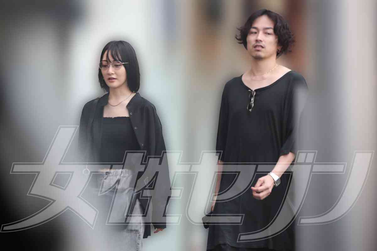 元乃木坂46生駒里奈「年上シンケンジャー俳優」と漢方薬サロンで変装なし”黒ずくめ”の親密姿