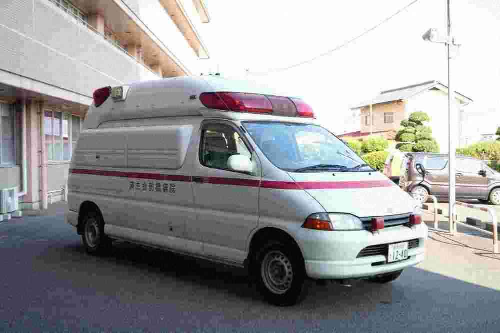 救急車、買い替えさせて…2004年式をガムテープ補強　山では馬力不足