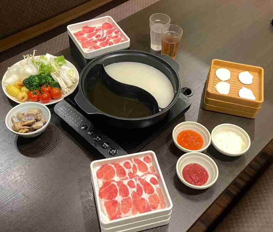 「しゃぶ葉」で安値コースを頼み、他コースのメニューを運んでる猫ロボットから肉や寿司をかっぱらう輩がいるらしい