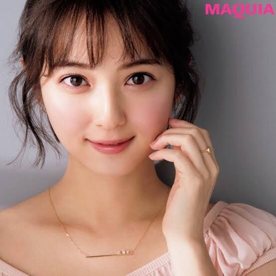 同性に褒められる美人・可愛い人の特徴は？