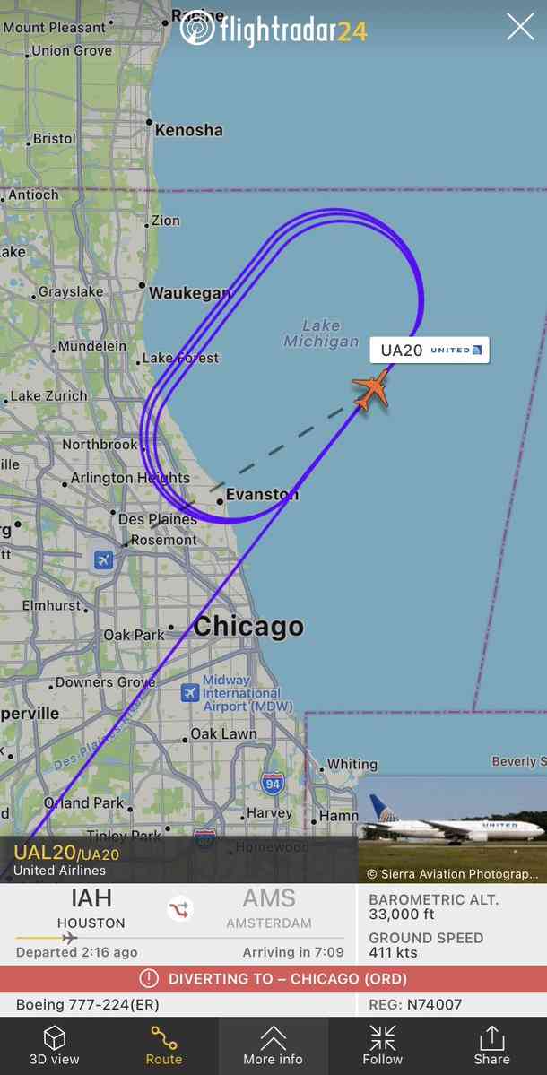 機内食めぐりビジネスクラスの乗客が騒乱⇨ユナイテッド便が燃料捨てて最寄りの空港に緊急着陸