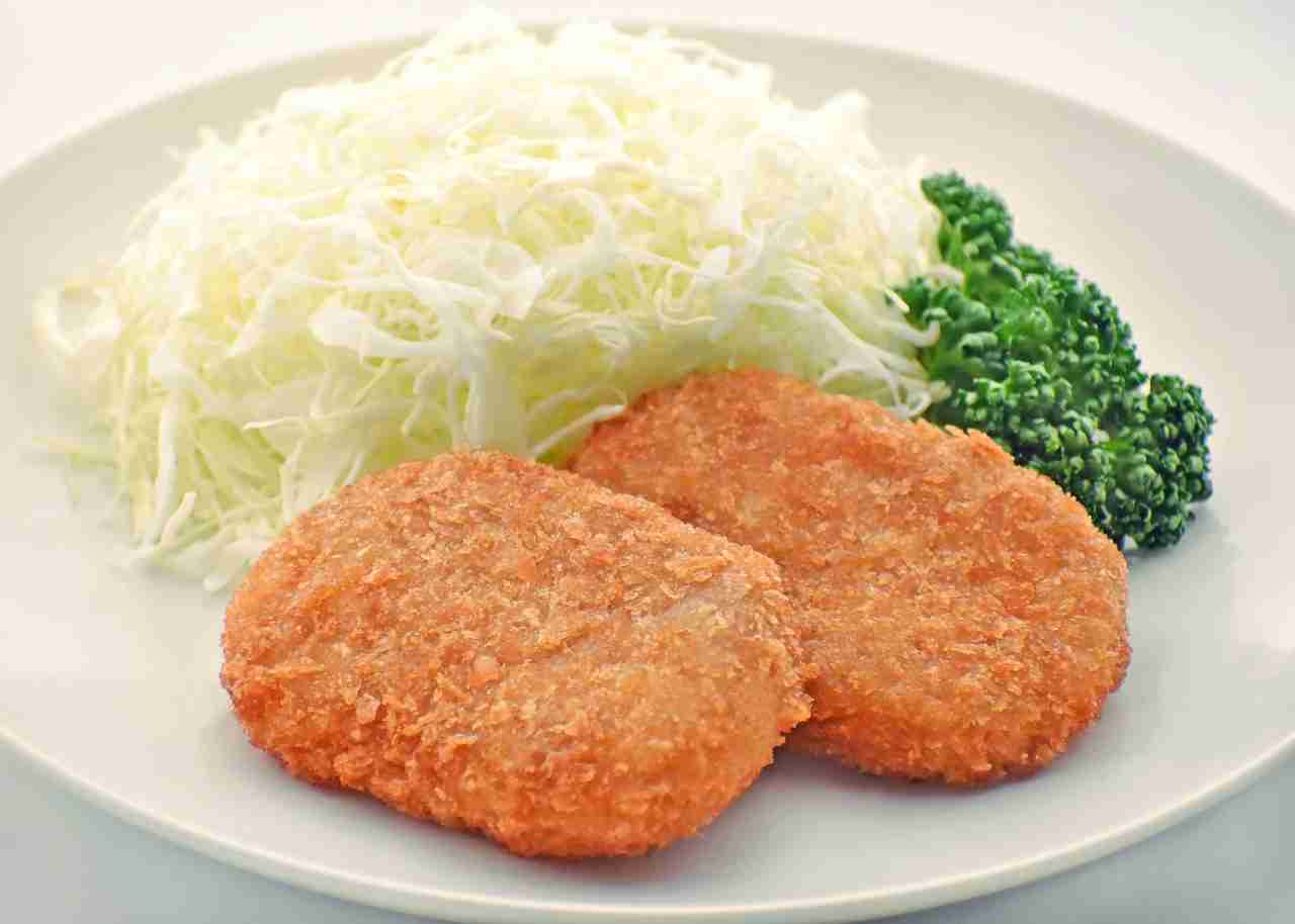 料理作家「自炊、めちゃコスパ悪い。コロッケは買うんだ」に対し、とあるXユーザーが反論「コロッケぐらい1時間で作れる。親の愛情を感じられる」