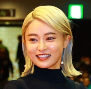 小島瑠璃子、育児と仕事の両立に葛藤「どうしてこの子の成長を見守るかけがえのない時間を放棄しているんだろう（放棄しているわけではない）（センシティブになっている）」