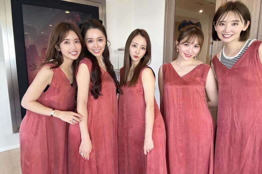 舟山久美子、板野友美＆河西智美らとママ会　おそろいコーデに「みんな可愛い!!!!」