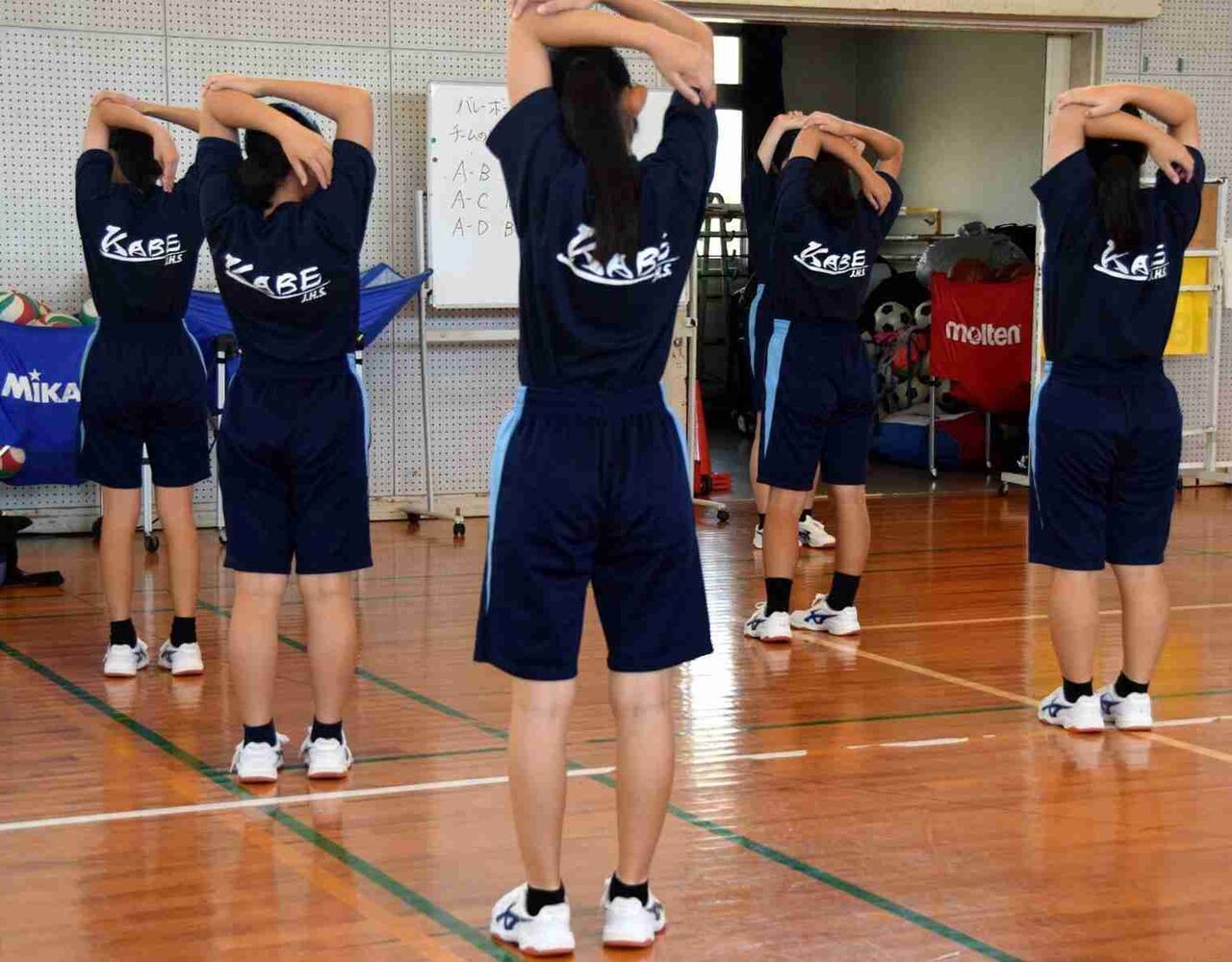 下着の透けに配慮、学校で紺の体操服じわり増加　生徒は「汗も目立ちにくくて良い感じ」