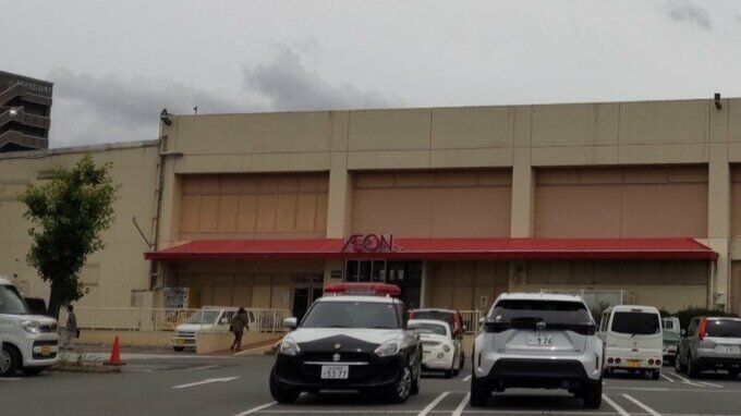 商業施設で高齢女性が何者かに刺される　首のあたりを刺され意識もうろう　男の身柄確保　大分・日田市