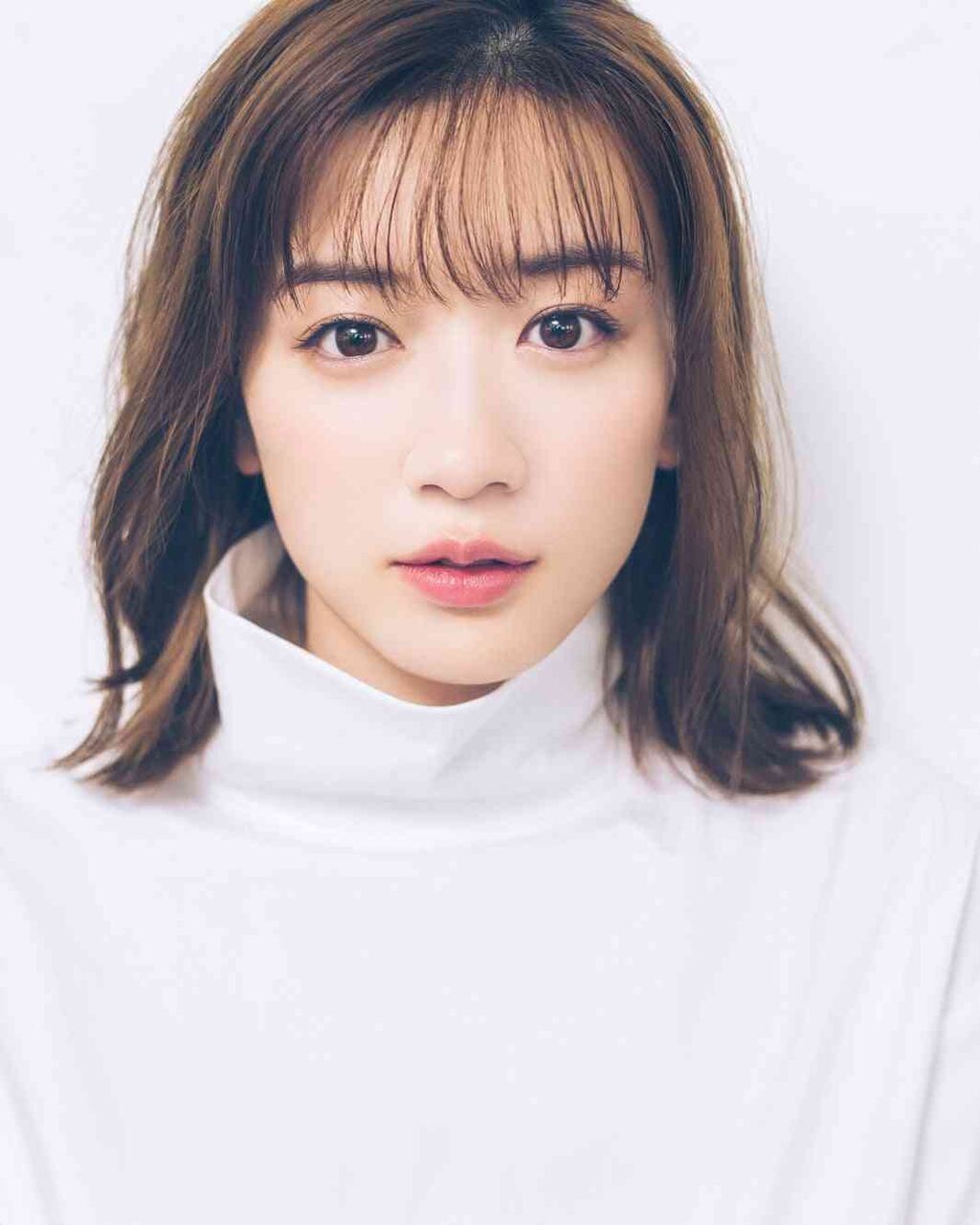 「待ってウエスト細すぎない？」「腹筋割れてる！」永野芽郁、抜群スタイル際立つ“腹チラ”オフショットに反響