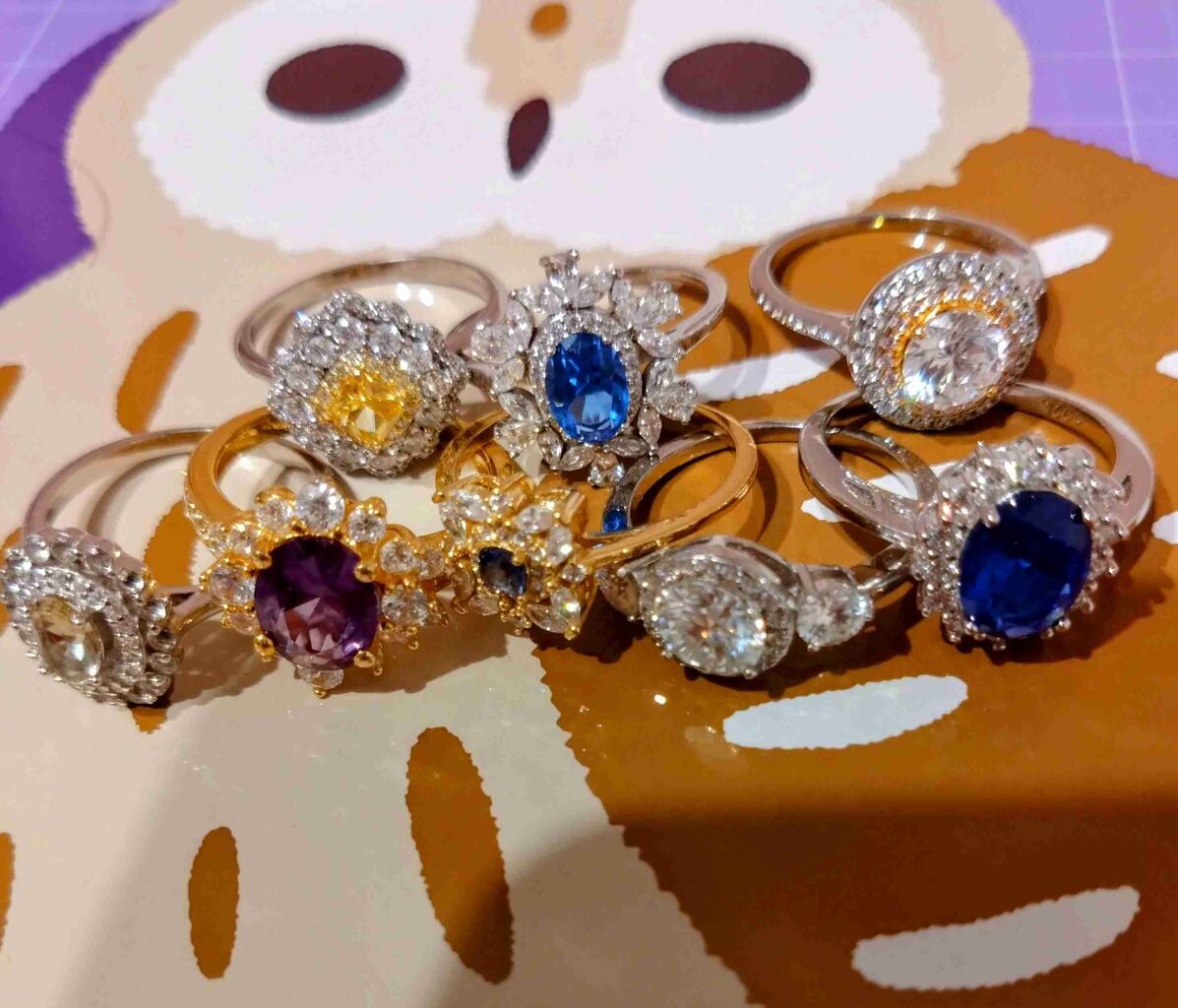 おもちゃみたいなデザインのアクセサリー好きな人