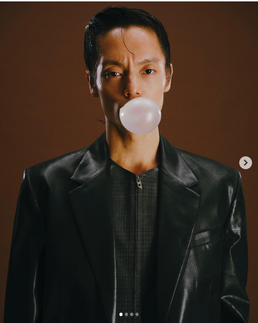 「ロバートデニーロを若くしたみたい」窪田正孝、野性味溢れるオラオラコーデで印象激変 腹チラショットも