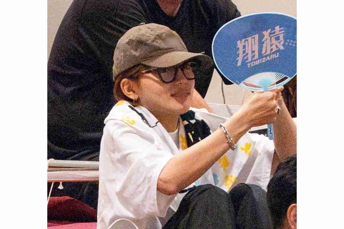 【筋金入りの「スー女」】川口春奈、国技館で相撲観戦　推し力士「翔猿」の名前入りうちわを振って応援