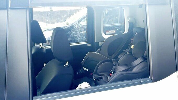 2歳の男の子が一時車内に閉じ込められる…保育園で駐車後、母親が鍵を渡すと誤って施錠　消防が窓を割って救出し無事…35.5℃初の猛暑日となった高知市で