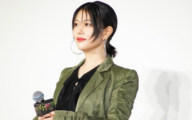 高畑充希、第1子出産後初公の場で笑顔 美しいスタイル際立つ衣装で登場 夫は岡田将生