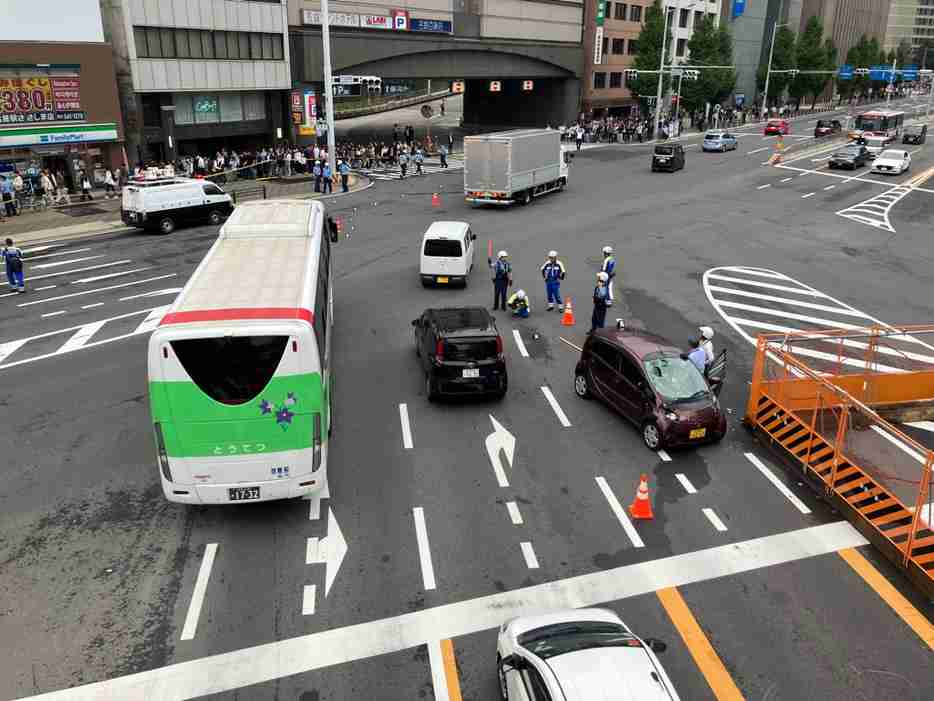 朝の名古屋駅前で歩行者3人はねられ2人重体　71歳運転者を逮捕　通勤時間帯で周辺は騒然