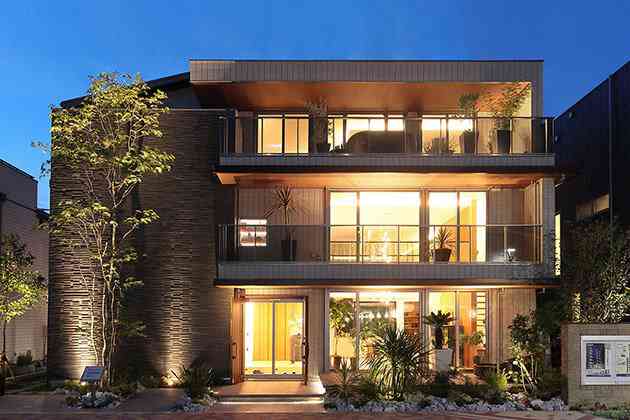 【カーテンが嫌いな夫】VS 【家の中で服を着ない私】