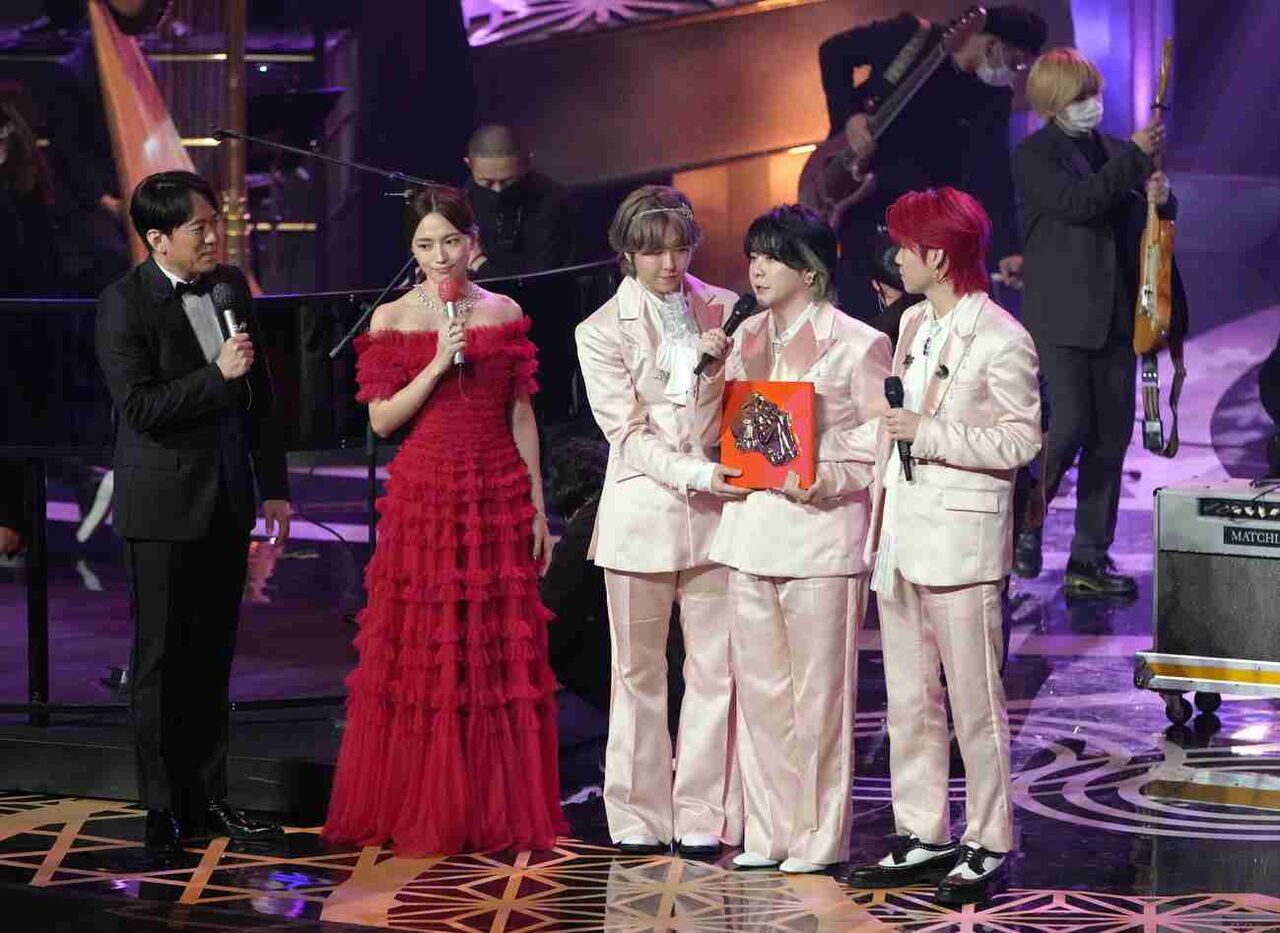 【レコ大】Mrs．GREEN APPLEが令和初、史上9組目の連覇　「ライラック」大賞獲得