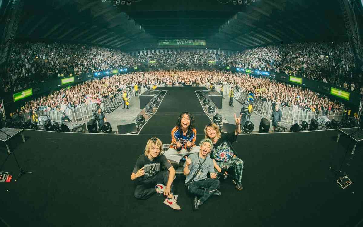 ONE OK ROCK、ロンドンライブで超満員の圧巻光景…エド・シーランがゲスト登場　ネット騒然「エグすぎる」「すごすぎ」