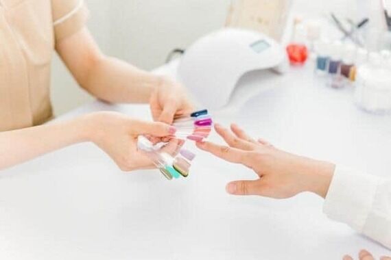 ネイルサロンでの「子連れOK」何歳から？ 「けっこう泣く子はお断り」ネットで論争に
