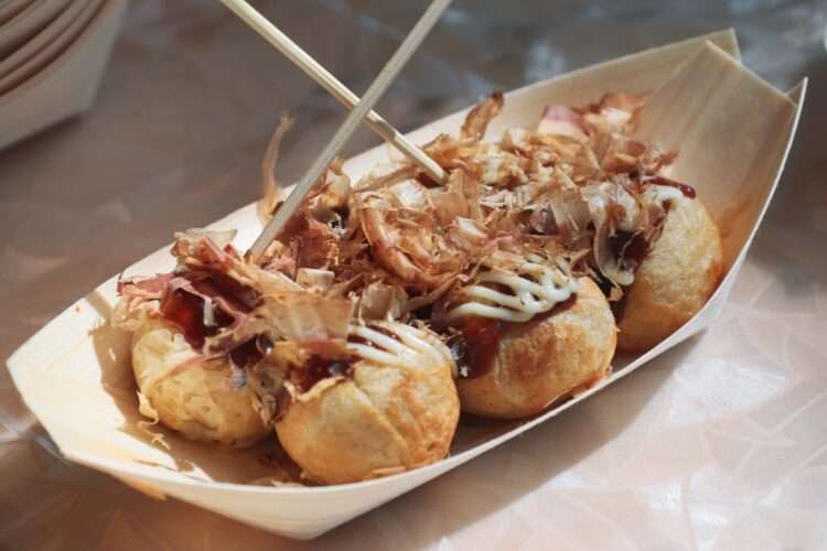 初詣に活気戻る　屋台でベビーカステラや綿菓子が売れ、たこ焼きが以前ほど売れなくなった事情