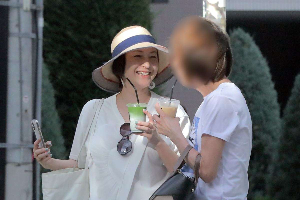 広末涼子　離婚発表直前の“女磨き”を目撃！セクシー下着購入、母親とリラクゼーションサロンにも