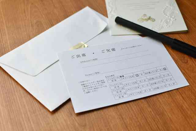 結婚式をめぐって友人3人と絶縁した女性　「行きたいけどお金がないから難しいかも」と言った友人の雑な返信ハガキ