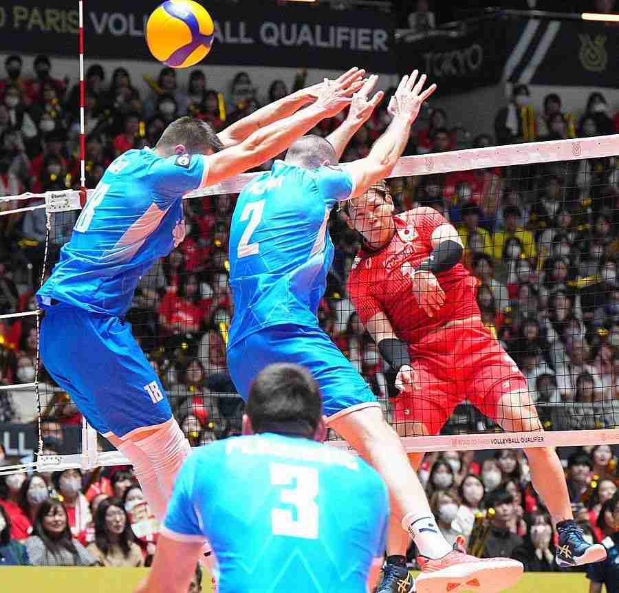 日本が崖っぷちから破竹ストレート4連勝でパリ切符獲得！　スロベニアに完勝、ミュンヘン以来52年ぶりメダルへ【バレー男子五輪予選】
