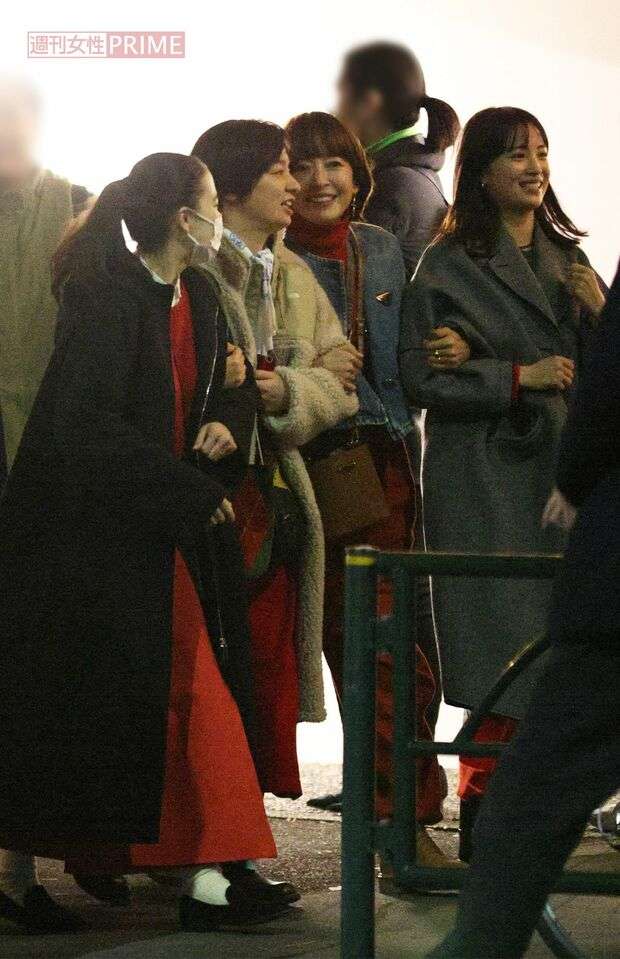 『阿修羅のごとく』が20年ぶりの映像化、「四姉妹」宮沢りえ・尾野真千子・蒼井優・広瀬すずが渋谷と是枝裕和監督の自宅で10時間、ハメ外した打ち上げ兼忘年会！