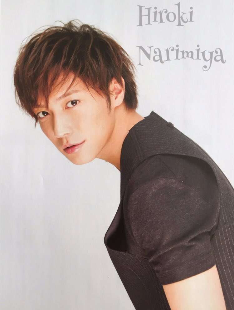 口角が上がってる美人イケメン画像