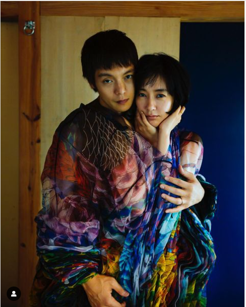 水川あさみ、夫・窪田正孝にバックハグされる　貴重な2ショット披露
