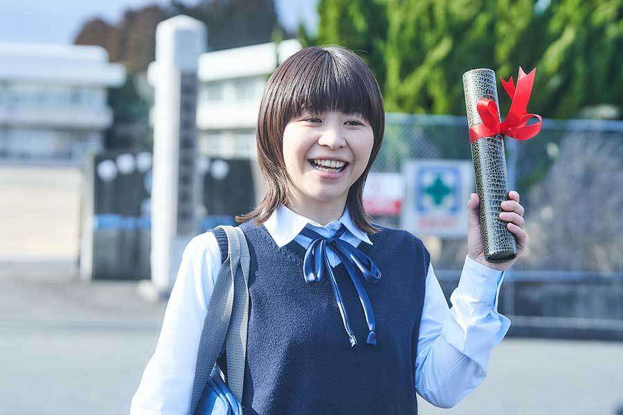 34歳の人気女芸人が女子高生役　制服姿にネット騒然「嘘だろ」「違和感ないの凄すぎ」