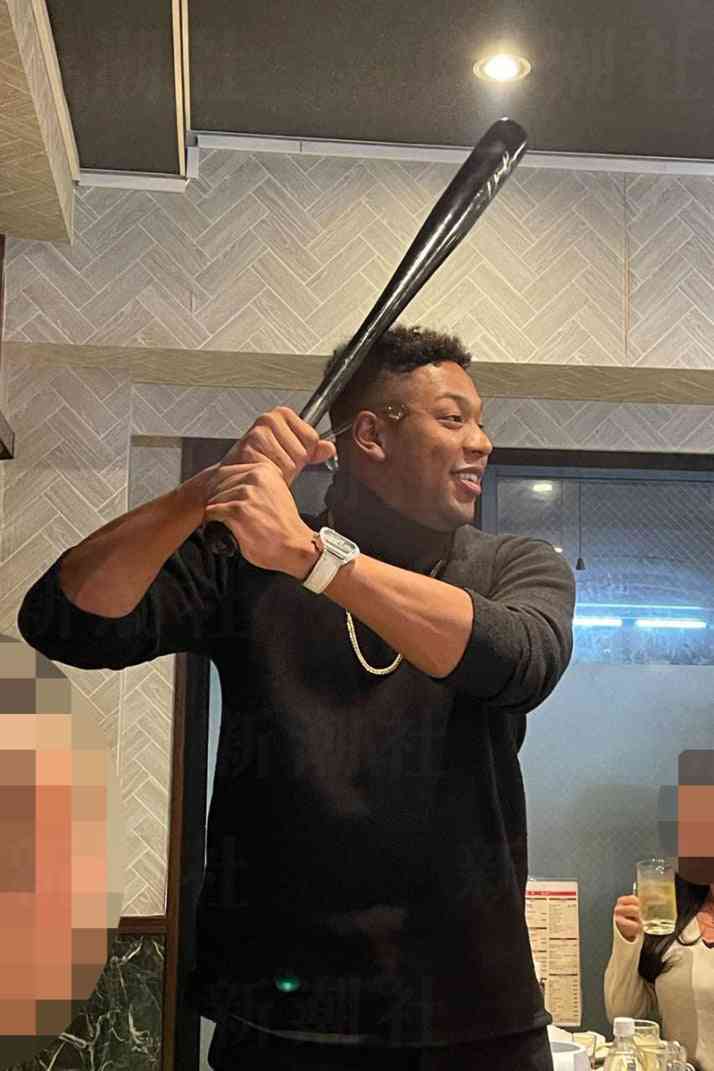 巨人・オコエ瑠偉が「暴力反社」の宴会に出席　「打撃フォームまで見せてくれた」出席者が証言【証拠写真あり】