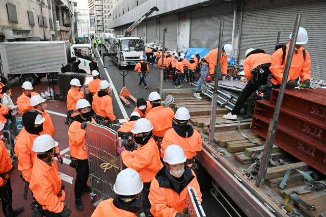 大阪・西成で野宿者の強制退去始まる　「あいりん総合センター」敷地