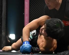 才賀紀左衛門が衝撃の失神KO負け　まさか…プロ格闘家が喧嘩自慢のカウンター右フック被弾で撃沈　リングに崩れ落ち、担架で搬送