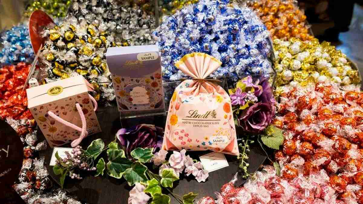 「リンツの丸いチョコ」いつの間にか日本で知名度上げたワケ　客が好きな商品を袋に詰める「量り売り」戦略