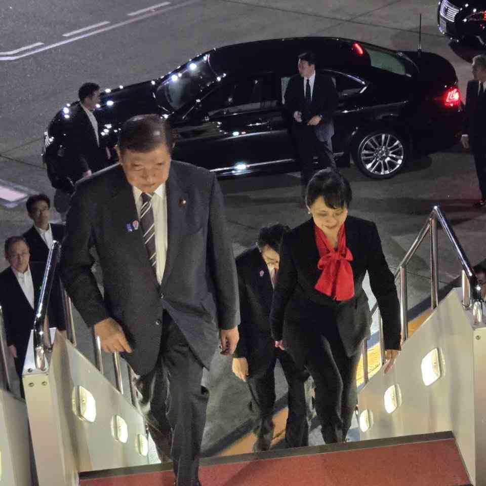“2万円花柄ワンピ”と対照的…石破首相夫人・佳子さんのサミットファッションに「凄く素敵」