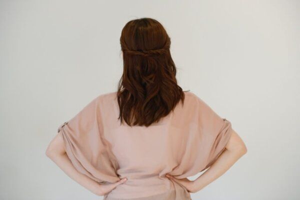 “そこそこ胸が大きい”女性が「ハイブランド嫌い」になった理由　胸がはち切れそうな服を「前を開けて着るのがいいですよ！」と店員にゴリ押しされ……