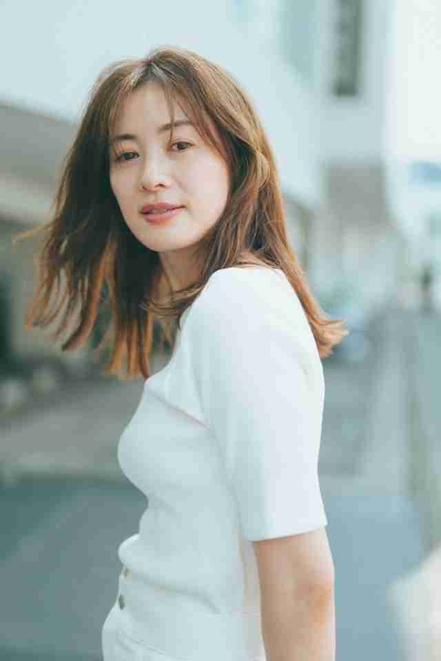 モデル歴30年目の高垣麗子、引っ込み思案で不器用・二度の離婚・シングルマザー…“キラキラしていない日常”のなかで見つけた『好き』を綴った著書発売