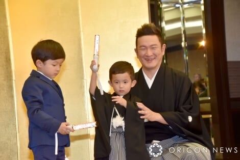 中村獅童次男の小川夏幹くん、12月歌舞伎座初の『超歌舞伎』で初お目見得 獅童が生まれながらの両手小指の欠損を公表「1つの個性」