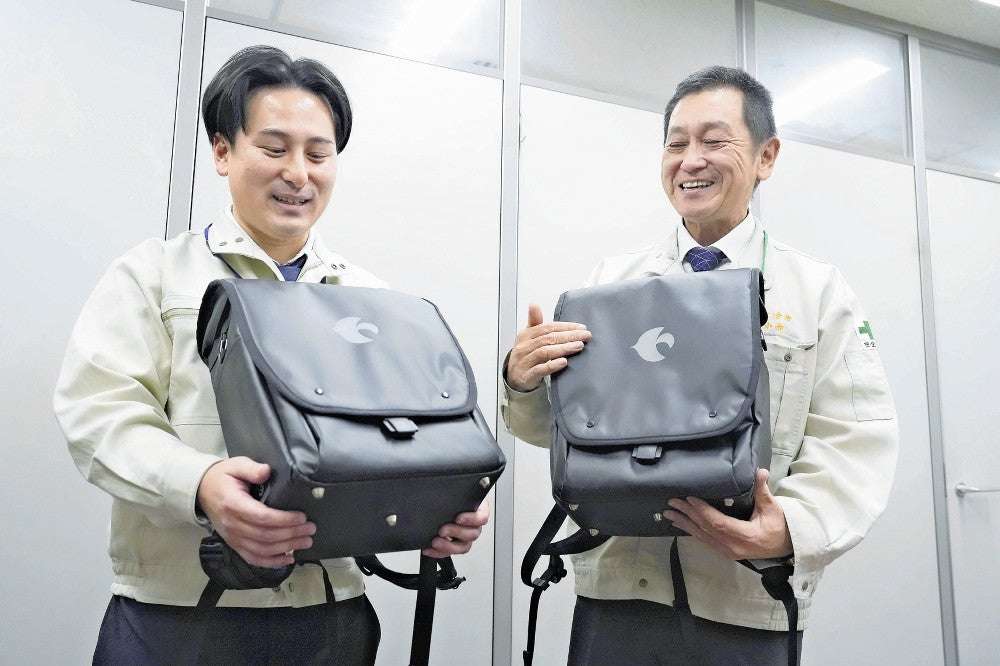 市が黒に統一した無償配布のランドセル…「特定の性別をイメージさせる色分けは現代に合わない」「好きな色選べたらもっと良かった」