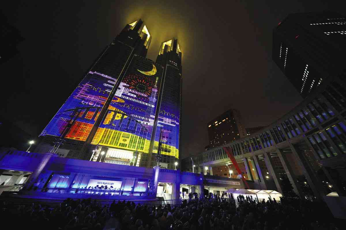 億単位のカネが光と音に化ける…東京都庁プロジェクションマッピング　「都立高ボロボロ」「困窮者支えて」の声も