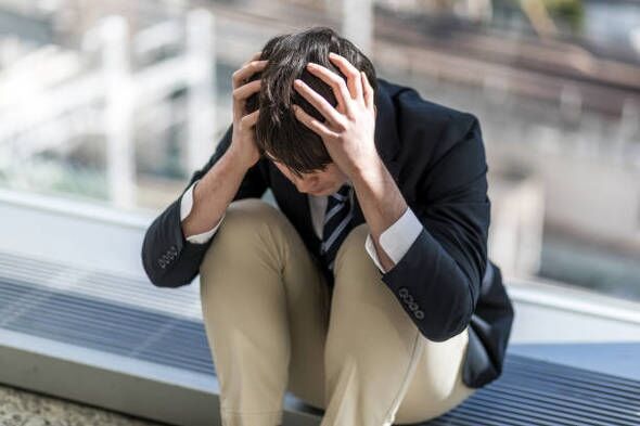 辞めた方がいい職場ランキング　3位「休日の条件が悪い」、2位「給与面が悪い」、1位は？