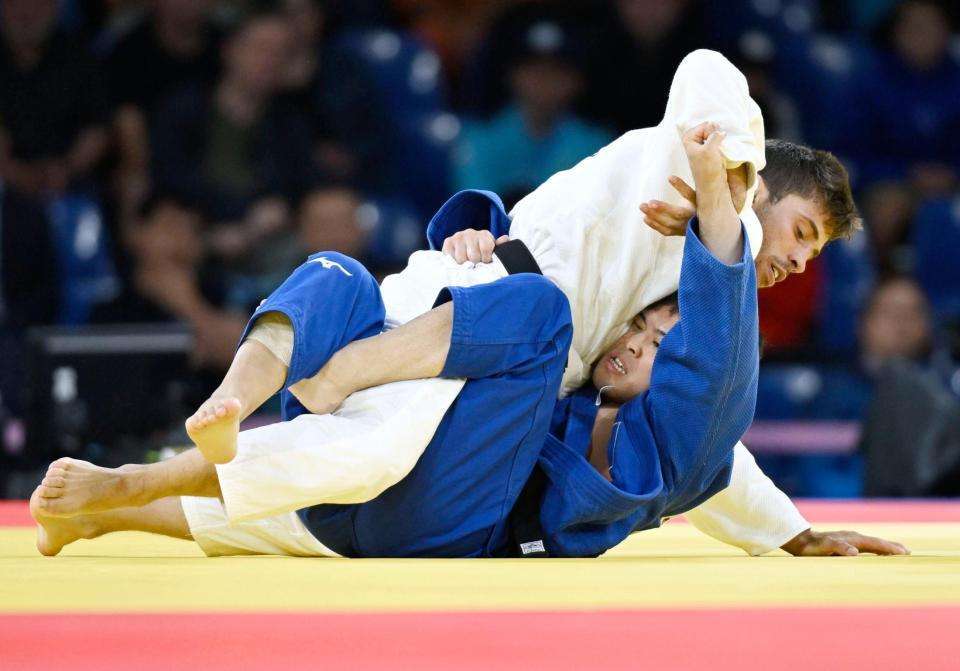 永山竜樹の不可解判定にネット憤慨「これはひどい」「待てかかってたのに」審判宣告後も締め続けられ→一本負け　畳に残り続けるも