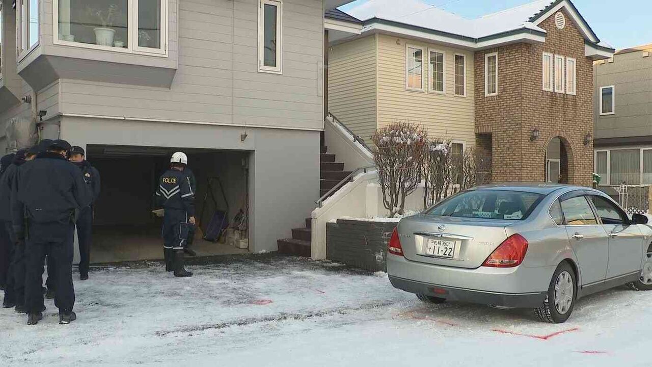 バックしてきた夫の車にはねられ下敷きに…83歳女性が死亡　夫婦で買い物に出かけようと車庫から車を動かしたか　札幌市厚別区