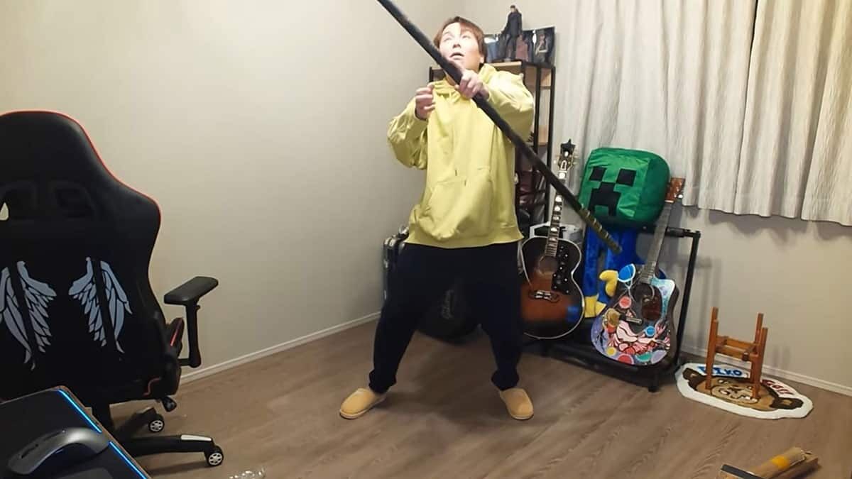 「笑いの神に愛されすぎ」「歴史的瞬間」狩野英孝「如意棒購入ハイテンション→照明割って配信終了」の流れにファン爆笑