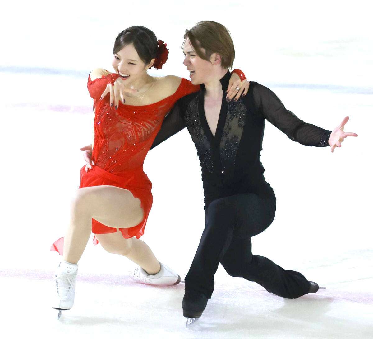 【フィギュア】本田真凜＆宇野昌磨「しょまりん」公式戦デビュー　演技後は手をつなぎ笑顔で見つめ合う　全日本予選で異例スタンド超満員→大きな拍手…RD4位