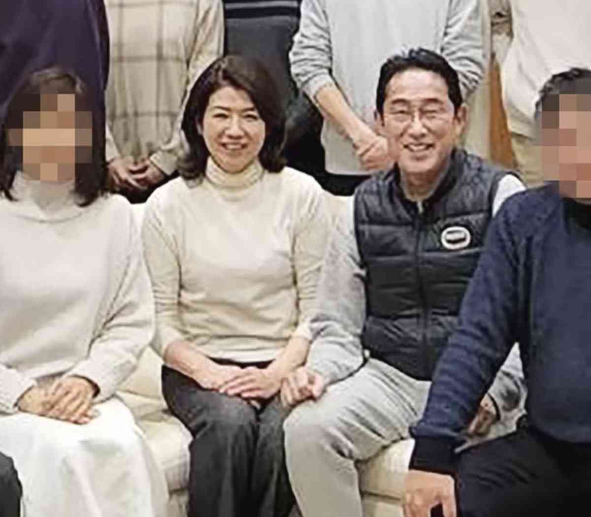 やっぱりあった！岸田首相が「息子大ハシャギ公邸忘年会」に寝間着＆裸足で「ご満悦参加写真」独占入手