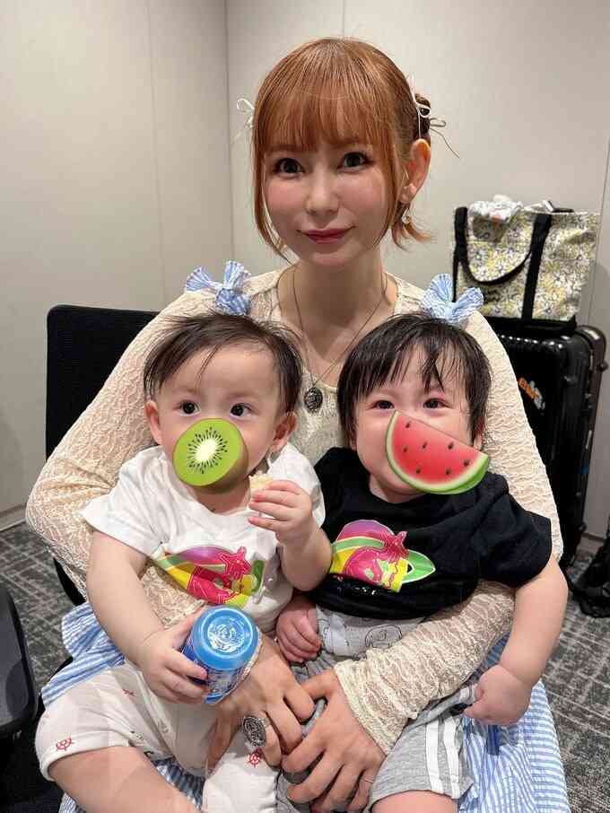 中川翔子「感激しました！」初めてのママ会開催を報告　双子との家族写真に「2人ともちょー可愛い」「大きくなった」